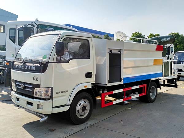 躍進(jìn)方罐霧炮車加裝30米噴霧機(jī)