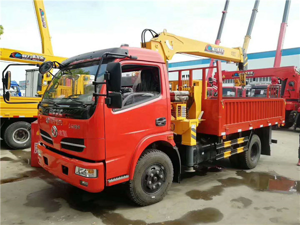 東風(fēng)福瑞卡藍(lán)牌隨車(chē)吊-徐工隨車(chē)吊