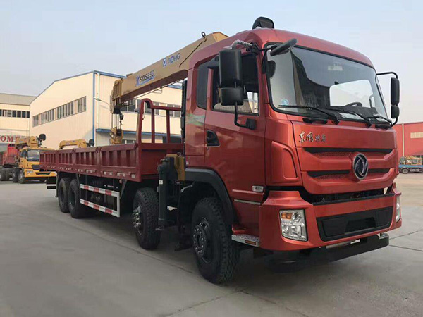 東風(fēng)暢行前四后八16噸隨車(chē)吊