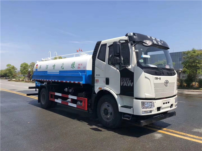 解放12方灑水車(chē)大柴180馬力