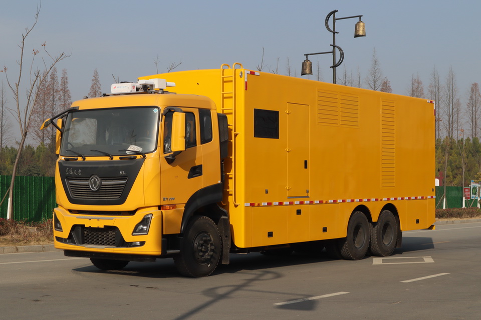 東風(fēng)天龍后雙橋搶險(xiǎn)救援車(chē)/帶臥鋪